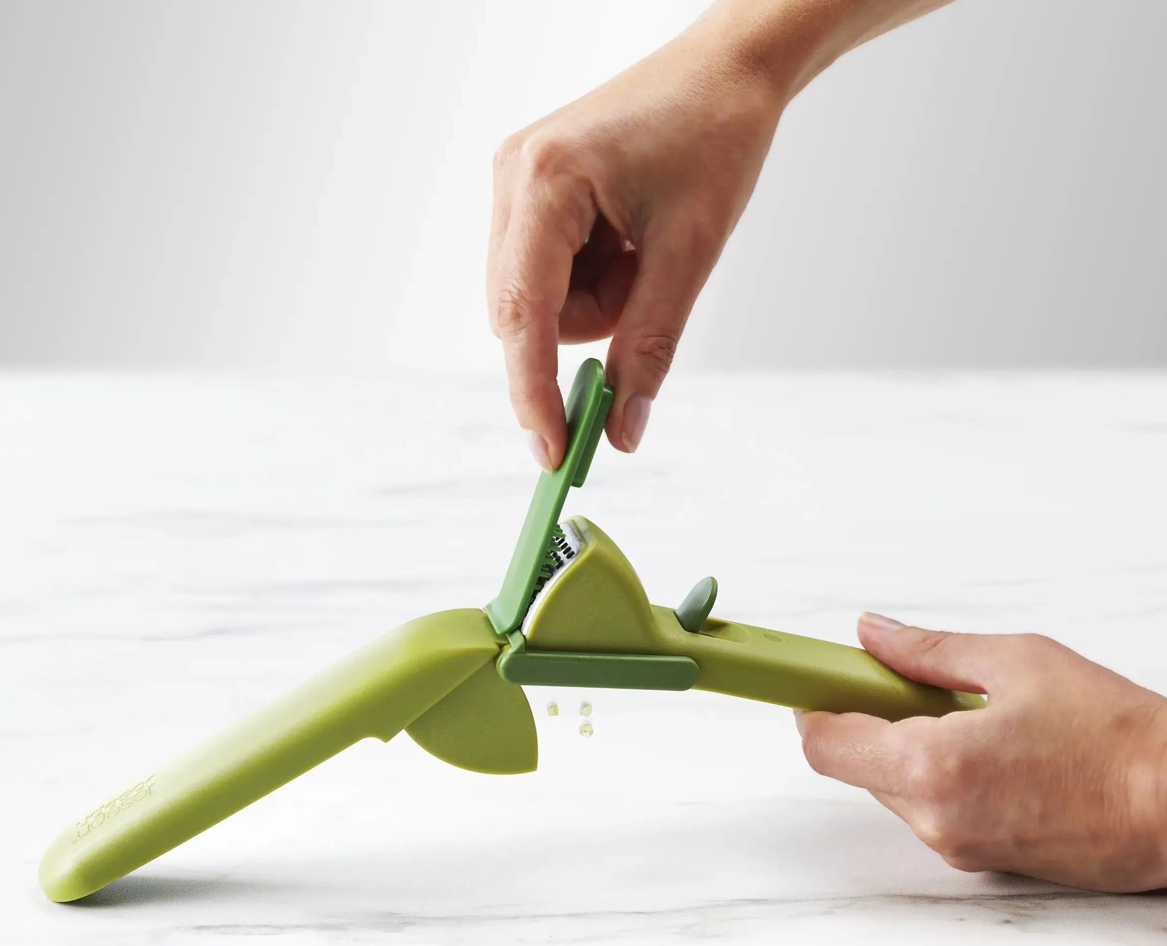 CleanForce™ Green Garlic Press