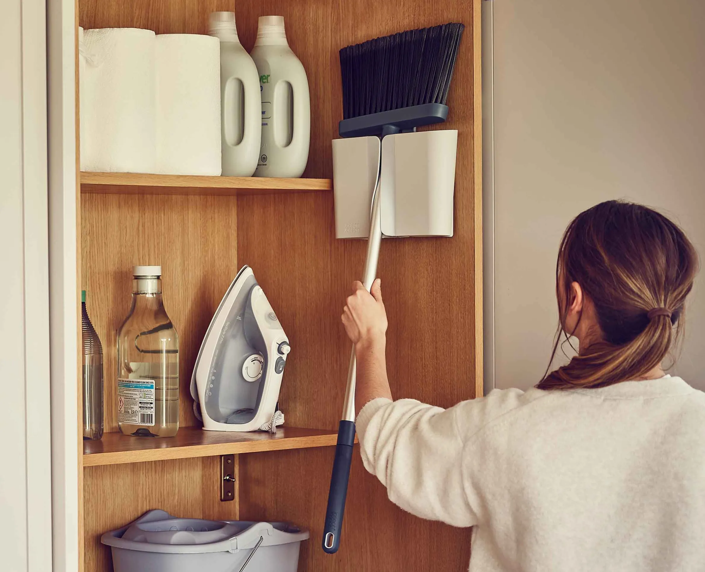 CleanStore Blue Wall-mounted Broom