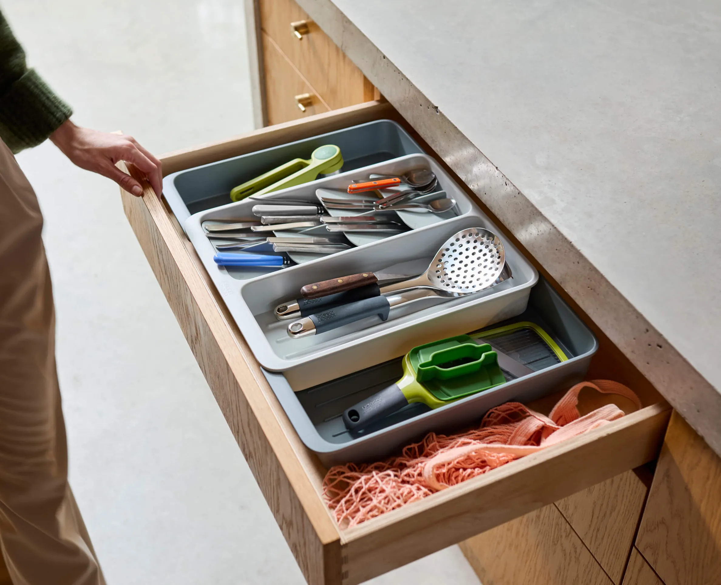 DrawerStore™ Expanding Tiered Cutlery, Utensil & Gadget Organizer