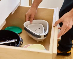 Droplet Mini White Colander with Folding Handle
