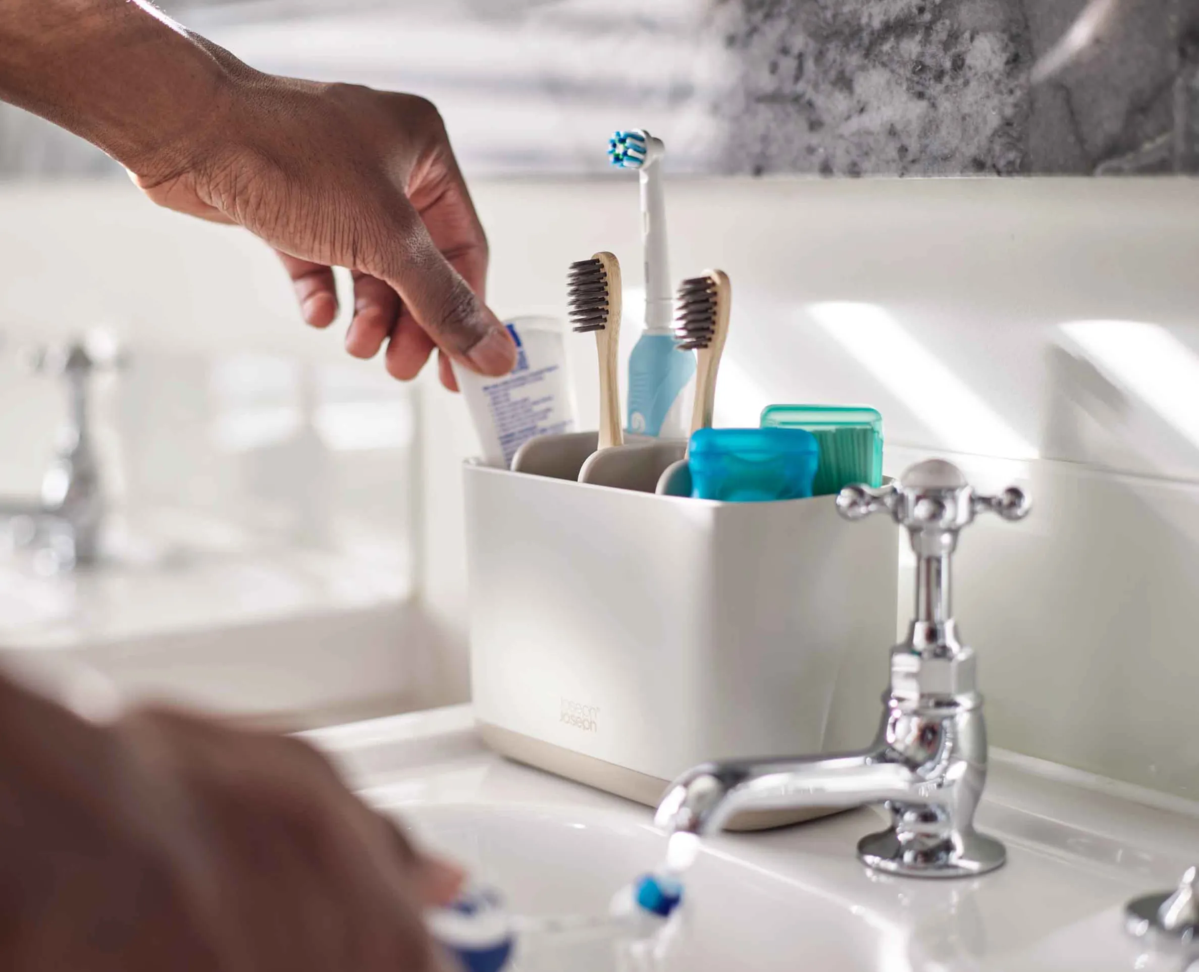 EasyStore™ Large Matt Ecru Toothbrush Holder