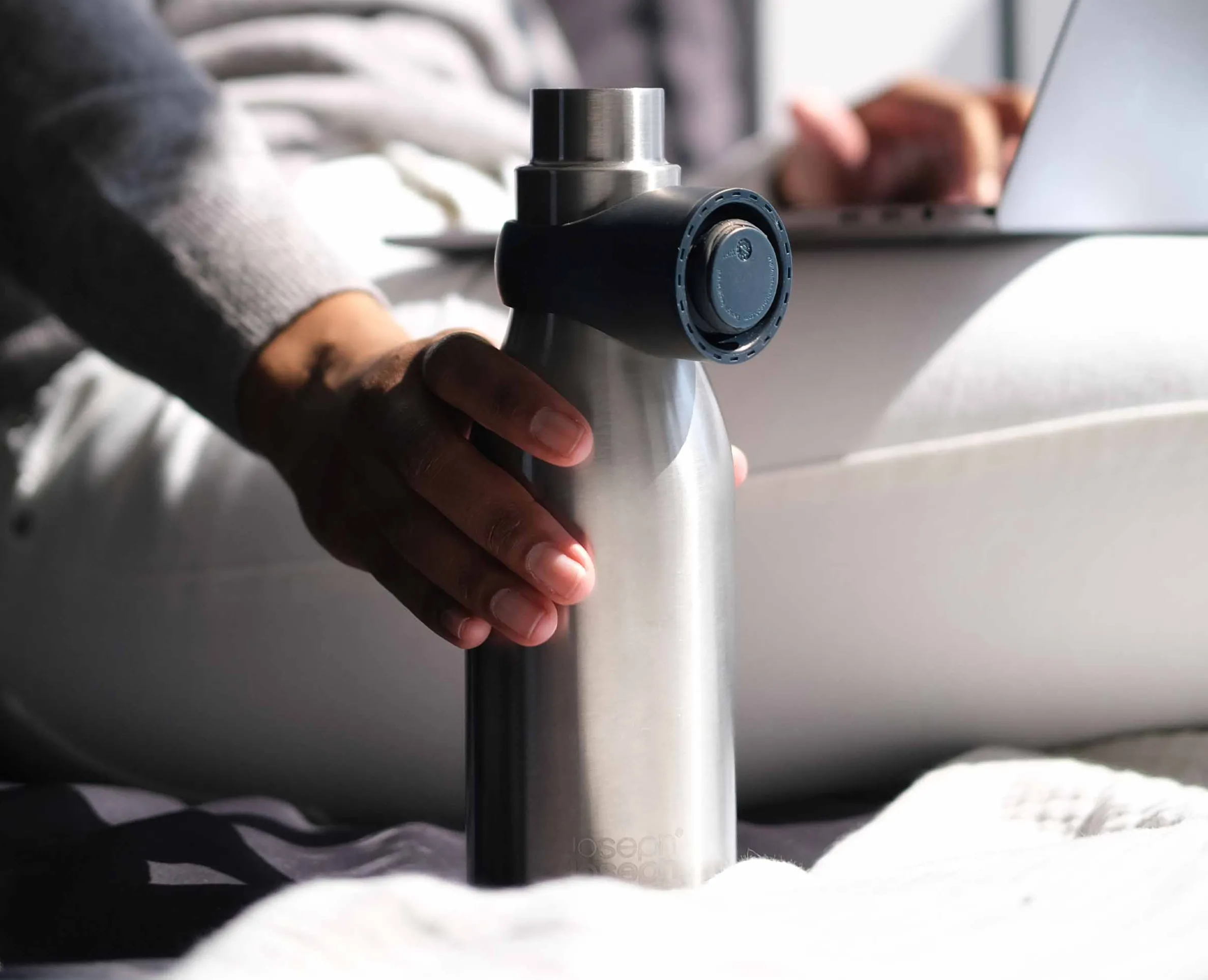 Loop™ 500ml Stainless-steel Vacuum Insulated Water Bottle