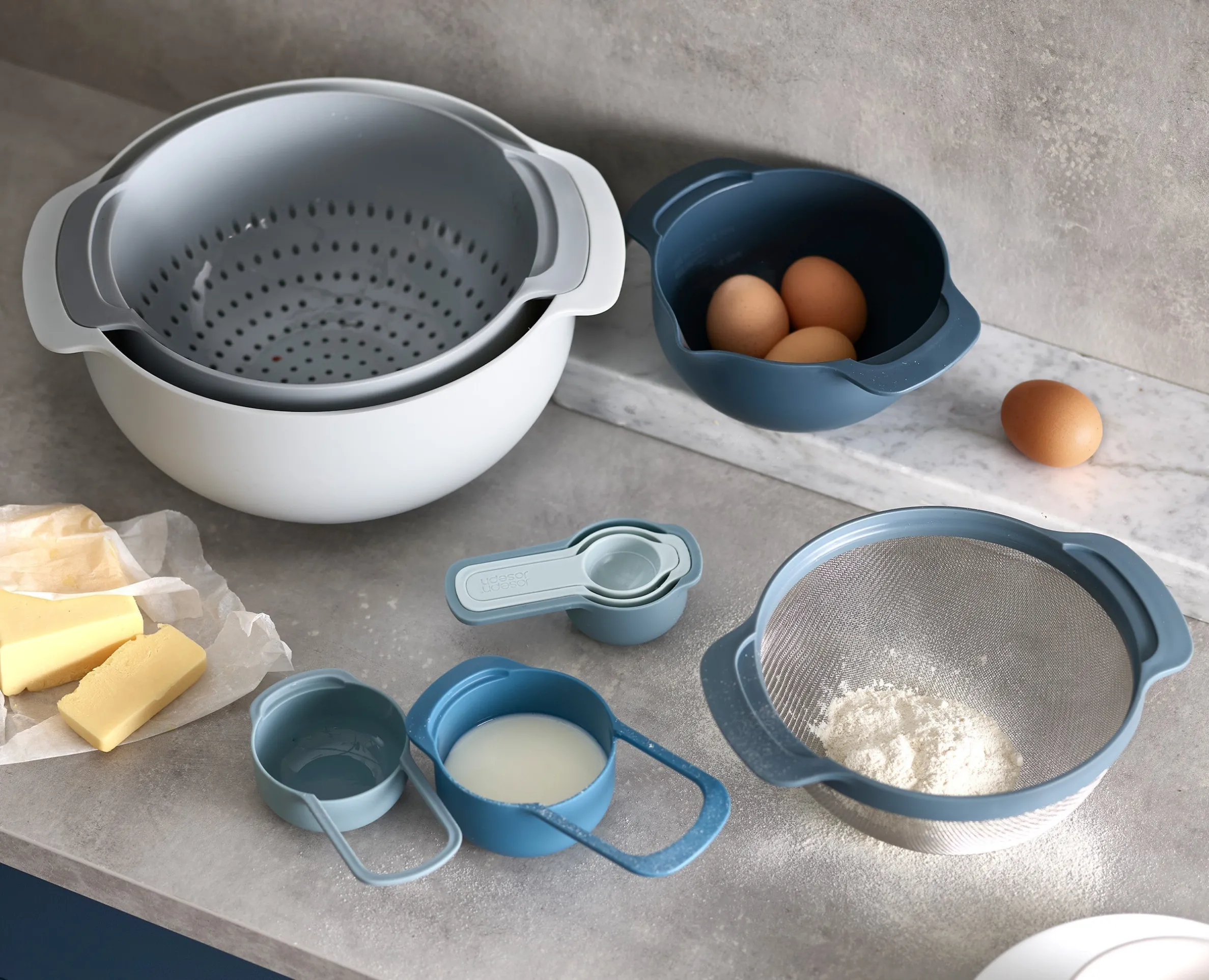 Nest™ 9 Plus Blue Bowl Set - Editions