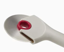 Ringo™ Easy-clean Red Pizza Cutter