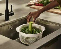 Spindola™ Green In-sink Salad-spinning Colander