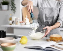 Twist™ 2-in-1 Blue Whisk